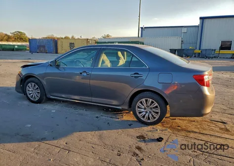 2012 Toyota Camry Base z USA, uszkodzony, nr VIN 4T1BF1FK0CU043915